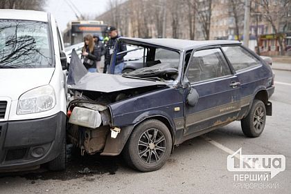В`їхав у припарковане авто: у Кривому Розі сталася ДТП
