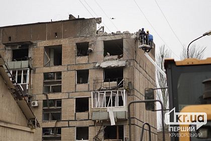 Как выглядит место ракетного удара в Металлургическом районе Кривого Рога