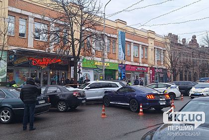 Въехал в припаркованные машины: в Кривом Роге произошло ДТП