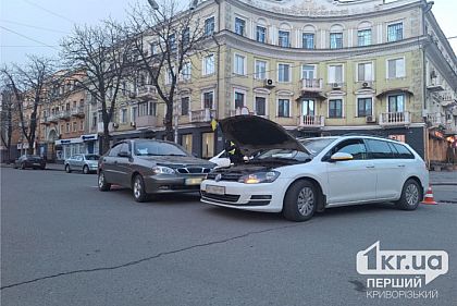 У Кривому Розі на проспекті Поштовому зіштовхнулись дві автівки