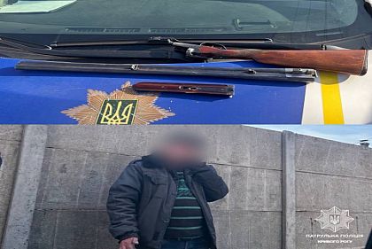 Криворожские патрульные обнаружили мужчину, который нашел на свалке разобранное оружие