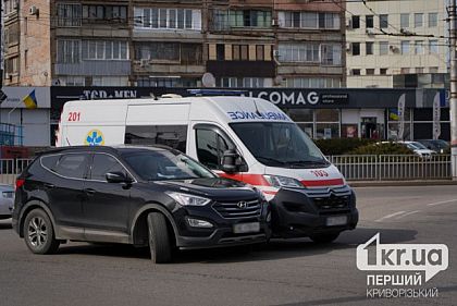 В Кривом Роге произошло ДТП с участием автомобиля и скорой помощи
