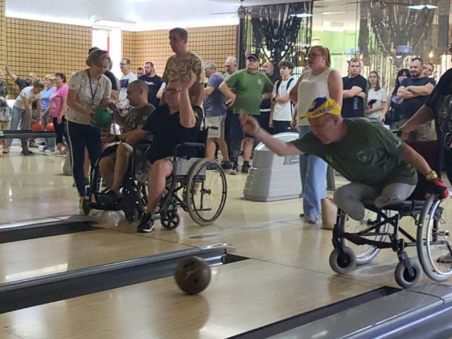 У Кривому Розі для ветеранів провели змагання з боулінгу