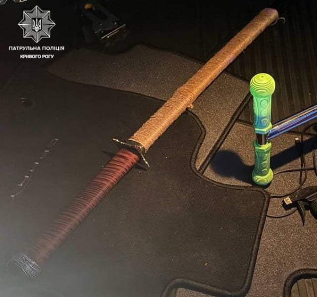 В Кривом Роге в машине нетрезвого водителя обнаружили предмет, похожий на мачете