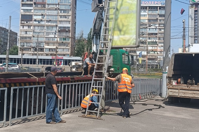 У Кривому Розі демонтували ще 8 рекламних конструкцій