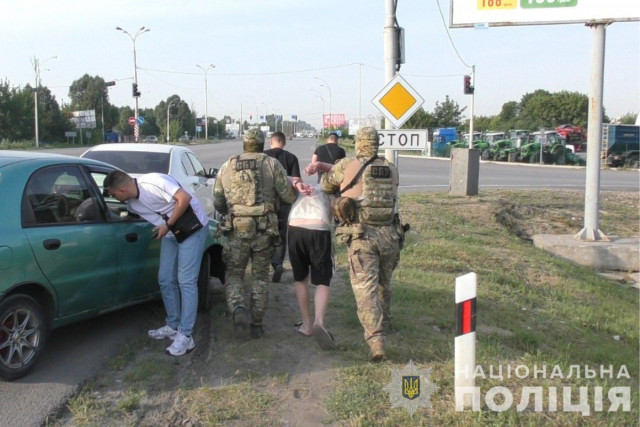 У Дніпрі викрили банду, яка крала гроші з телефонів загиблих військових