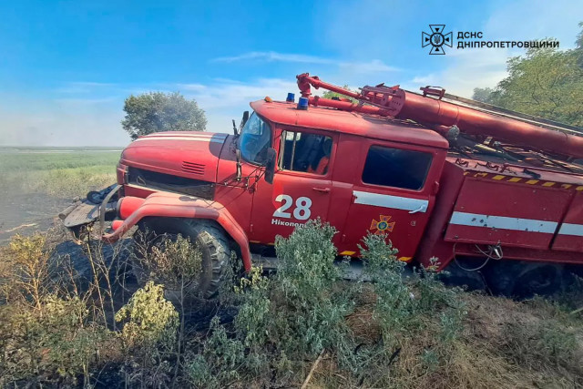 Армія РФ атакувала дроном автівку рятувальників на Нікопольщині: є постраждалі