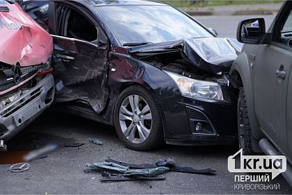 В Кривом Роге произошло тройное ДТП возле второй детской больницы
