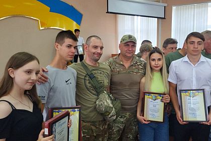 69 выпускников и 21 учитель Криворожского района получили благодарности