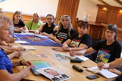 Семьи криворожских пленных нацгвардейцев встретились с координационным штабом: что обсудили