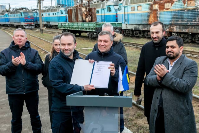 Укрзалізниця оновить парк локомотивів і збудує газову генерацію