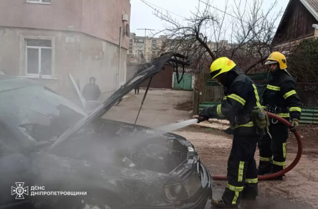 В Терновском районе Кривого Рога горел легковой автомобиль