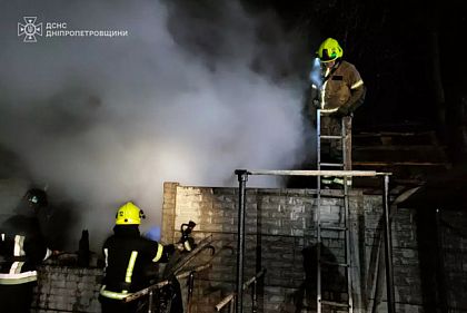Горела летняя кухня: криворожские спасатели ликвидировали пожар в Терновском районе