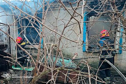 Во время ликвидации пожара на Криворожье пожарные обнаружили тела двух людей