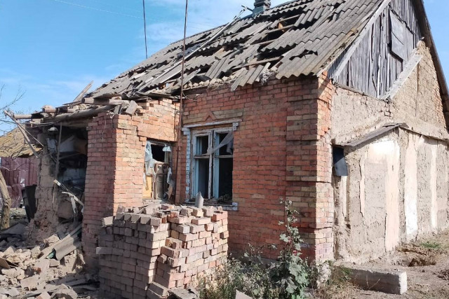 Пострадала пожилая женщина: оккупанты около 15 раз атаковали Никопольщину
