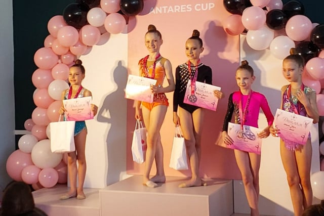 Криворожские гимнастки привезли 9 медалей со всеукраинского турнира