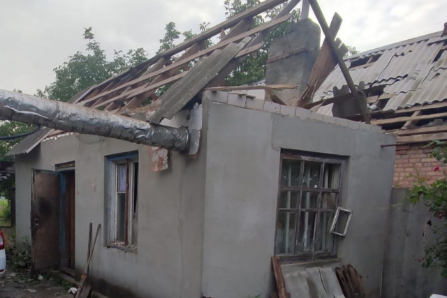 Пошкоджені приватні та господарські споруди: окупанти атакували Нікопольщину