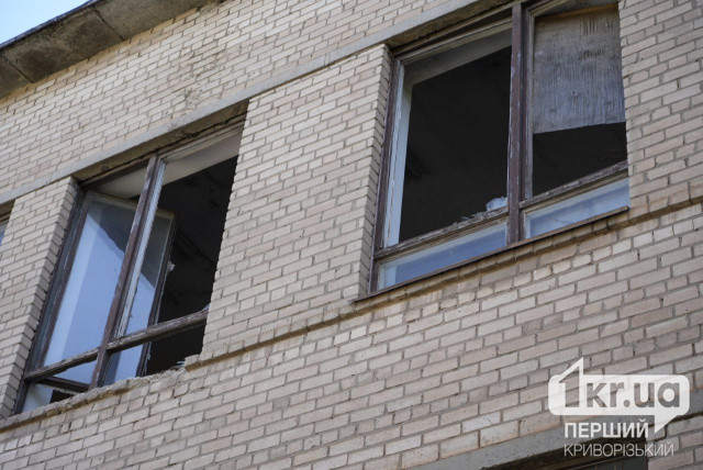 В Кривом Роге в соседних от эпицентра взрыва зданиях повыбивало окна