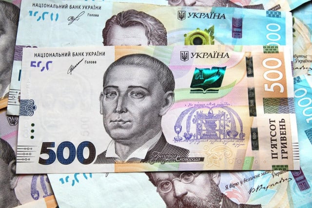 Зарплаты в Украине резко выросли: кому теперь платят больше
