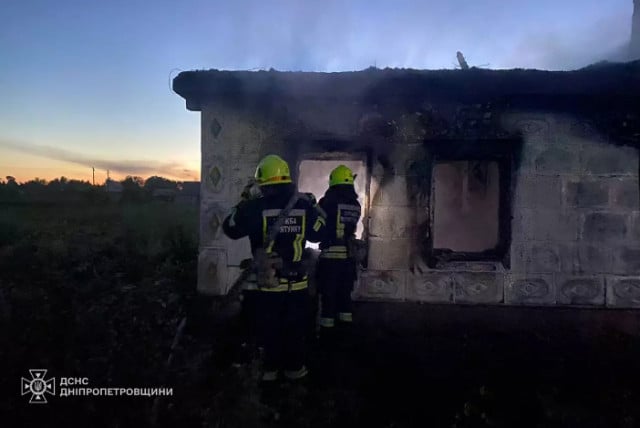Во время тушения ночного пожара на Днепропетровщине обнаружили человека без признаков жизни