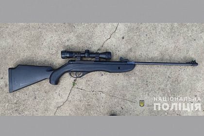 На Криворожье мужчина выстрелил в односельчанина из пневматического оружия
