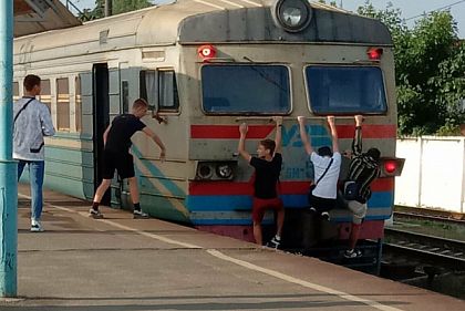 Зацепинг: криворожан предупреждают об опасности экстремального проезда транспортом