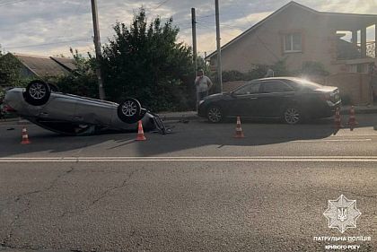 В нетрезвом состоянии на скорости въехал в припаркованную машину: задержали криворожанина