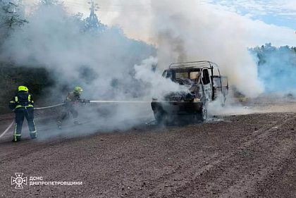 В Кривом Роге горел грузовик, который загорелся во время движения