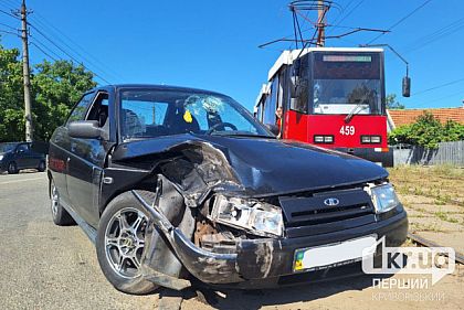 ВАЗ столкнулся с КАМАЗом: в Кривом Роге произошло ДТП