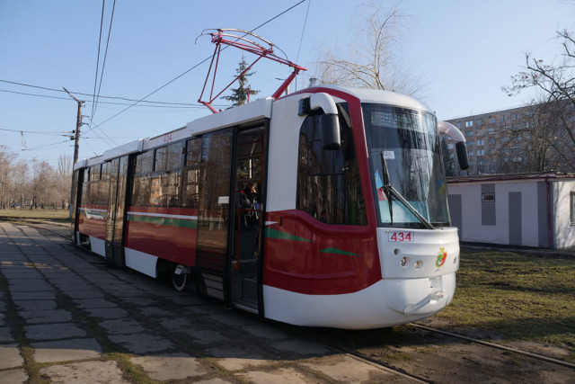 В Кривом Роге на маршруты после ремонта вышли 2 троллейбуса и трамвай