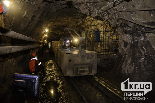 В Криворожском районе из-за обесточивания сети под землей осталось более 100 шахтеров