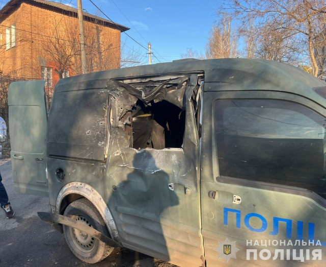 На Днепропетровщине оккупанты попали беспилотником по полицейскому автомобилю