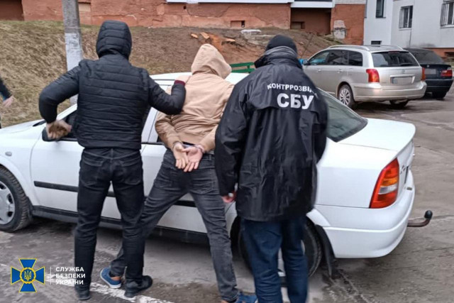 СБУ и Нацполиция задержали коллаборанта, который помогал оккупантам сажать украинцев
