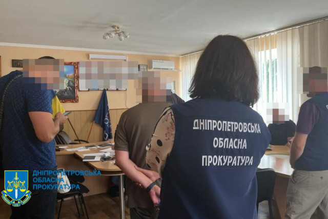 100 тысяч гривен взятки за досрочное освобождение заключенного: судят экс-руководителя колонии из Днепра
