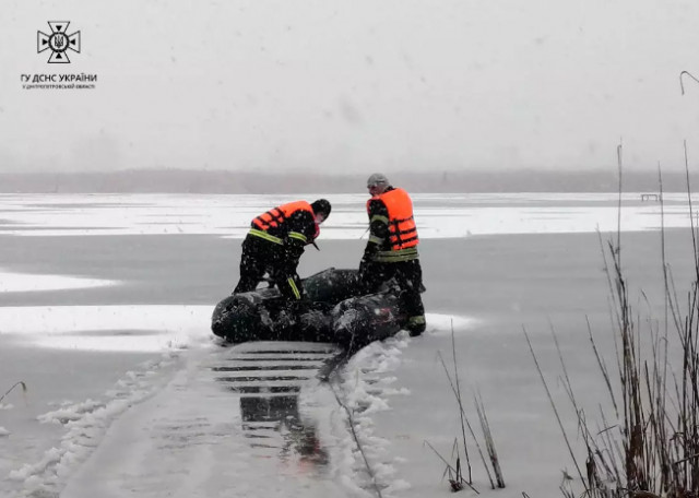 Ушел на рыбалку и не вернулся: на Днепропетровщине из воды достали утопленника
