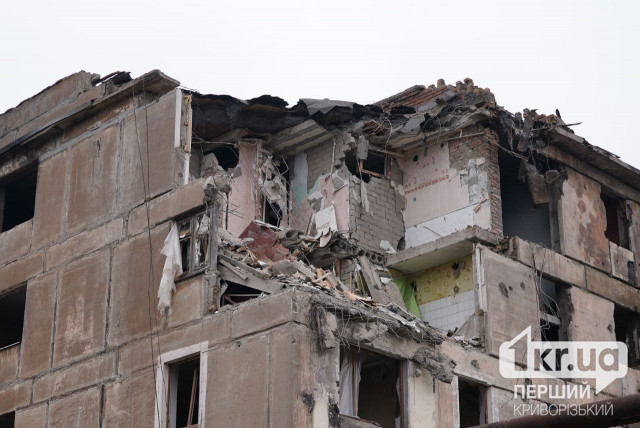 В Кривом Роге начали демонтаж двух подъездов разрушенного дома на Героев АТО
