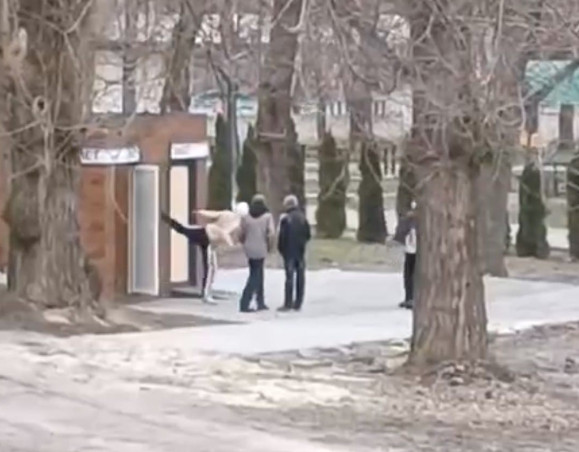 На Днепропетровщине подростки повредили общественный туалет в городском парке