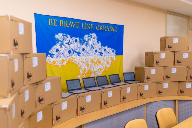 Днепропетровщина получила более 1 700 ноутбуков для школьников