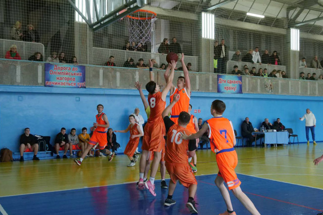 В Кривом Роге состоялся турнир по баскетболу на кубок Вадима Гурова