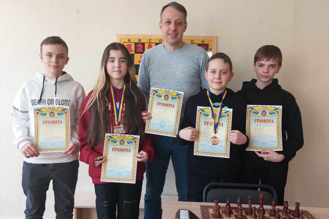 Юные криворожане завоевали награды на областном чемпионате по шахматам