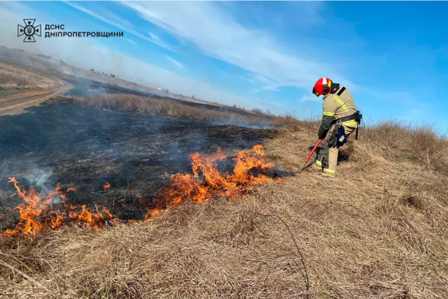 Протягом доби надзвичайники ліквідували 57 пожеж в екосистемах Дніпропетровщини