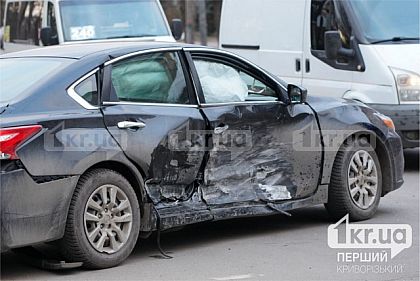 В Кривом Роге столкнулись два автомобиля