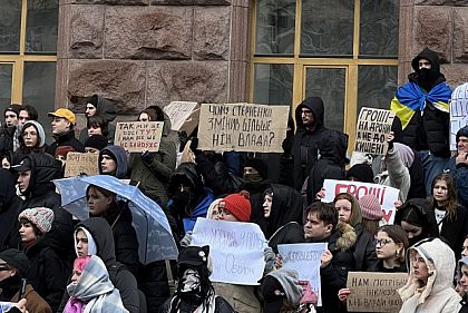 Мешканці Кривого Рогу беруть участь у мітингу «гроші на ЗСУ» в Києві
