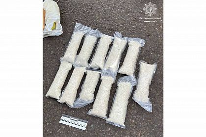 Криворізькі патрульні зупинили авто, пасажири якого перевозили наркотики