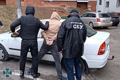 СБУ та Нацполіція затримали колаборанта, який допомагав окупантам ув`язнювати українців