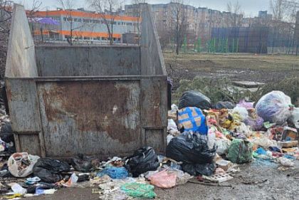 Криворожан призывают не оставлять мусор возле контейнеров