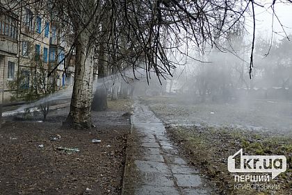 У Саксаганському районі Кривого Рогу після ремонту труби її знову прорвало
