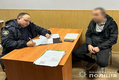 Повалили крест на могиле военного: в Днепре к ответственности привлекли родителей детей