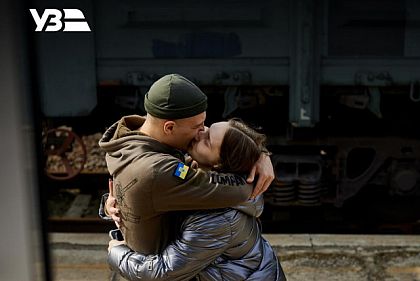«Укрзалізниця» допоможе привітати військових, які зустрічатимуть День закоханих у поїзді