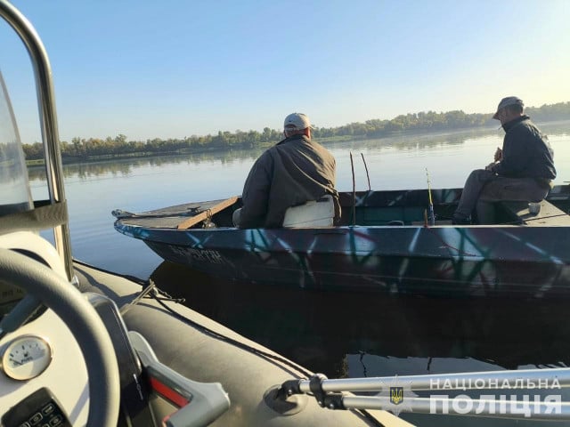 Вилучили понад 200 метрів сіток: водна поліція Дніпра попередила незаконний вилов риби